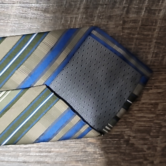Gently Loved men's 100% silk tie by LINEAGE great balance of Blues and greens - Picture 8 of 9
